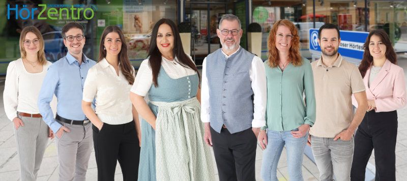 Hörzentro Gruppenfoto mit Laden 2024